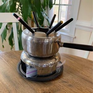 Stainless steel fondue pot